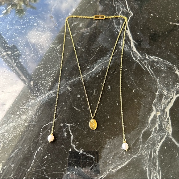 ROSE PEARL  ♡  Gold 18k plated Stainless Steel Necklace - Picture 8 of 9